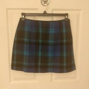 Above-knee wool skirt